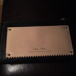 India hicks “take out wallet”